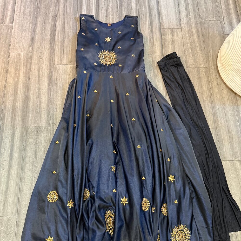 🌟 Navy Blue Anarkali-Style Dress with Pants 🌟